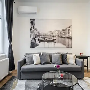 Bpr Sirius With A/c Apartamento Budapest